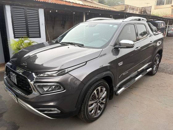 FIAT TORO 2.0 16V TURBO DIESEL RANCH 4WD AT9 FIAT TORO 2.0 16V TURBO DIESEL RANCH 4WD AT9